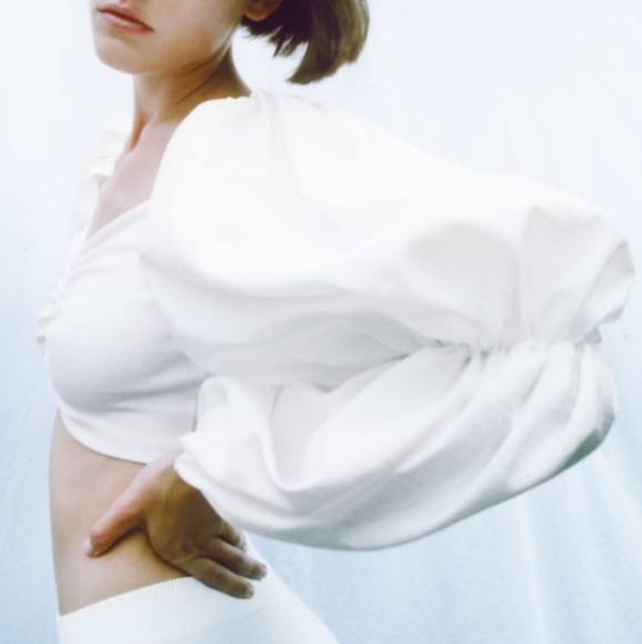 Exaggerated sleeves crop top - Picture 4 of 7